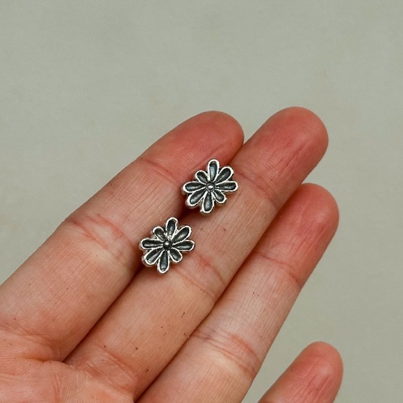 Jewelry - Sterling silver western stamped stud earrings